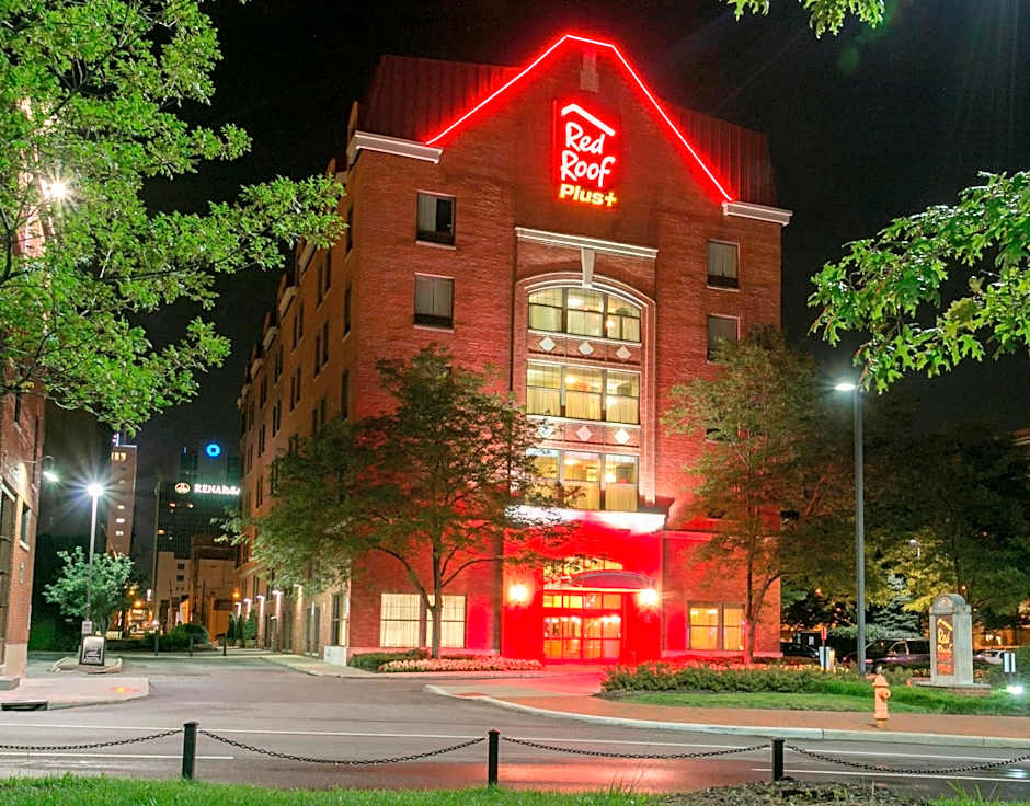 Red Roof PLUS+ Columbus Downtown- Convention Center