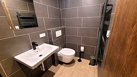 Apartment with Mountain View