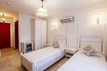 Alaroof Hotel