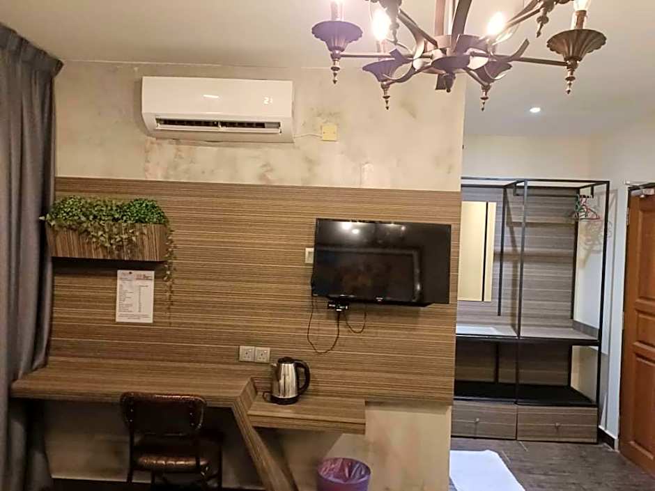 Raintree Boutique Hotel