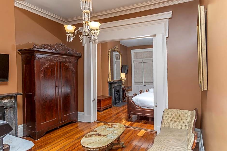 Lamothe House Hotel