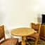 Econo Lodge & Suites Pekin