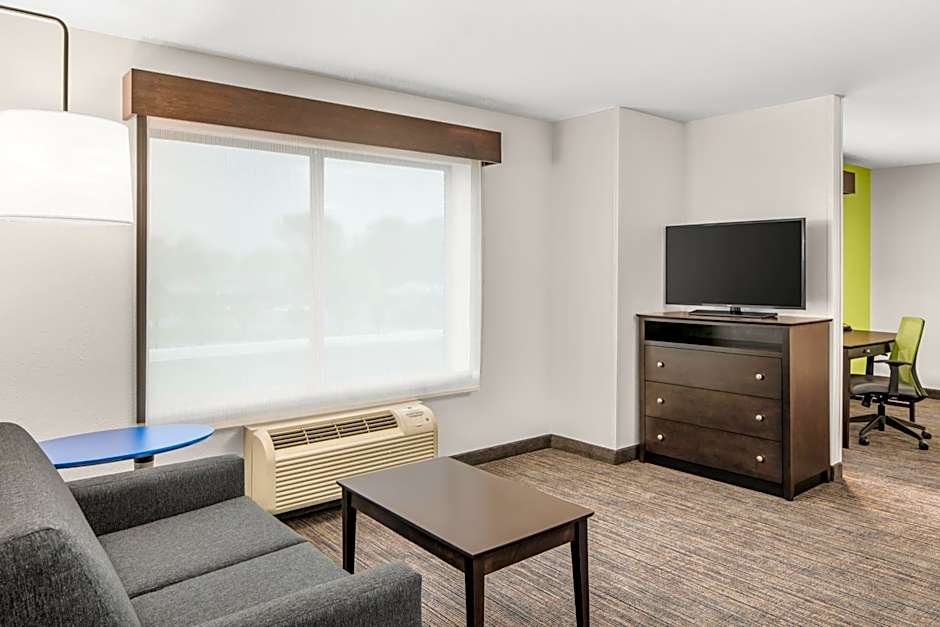 Holiday Inn Express & Suites Wilmington-Newark by IHG