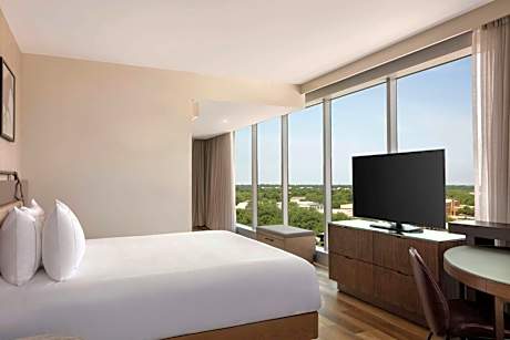 Corner King Suite