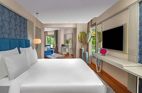 Suite with Mountain View