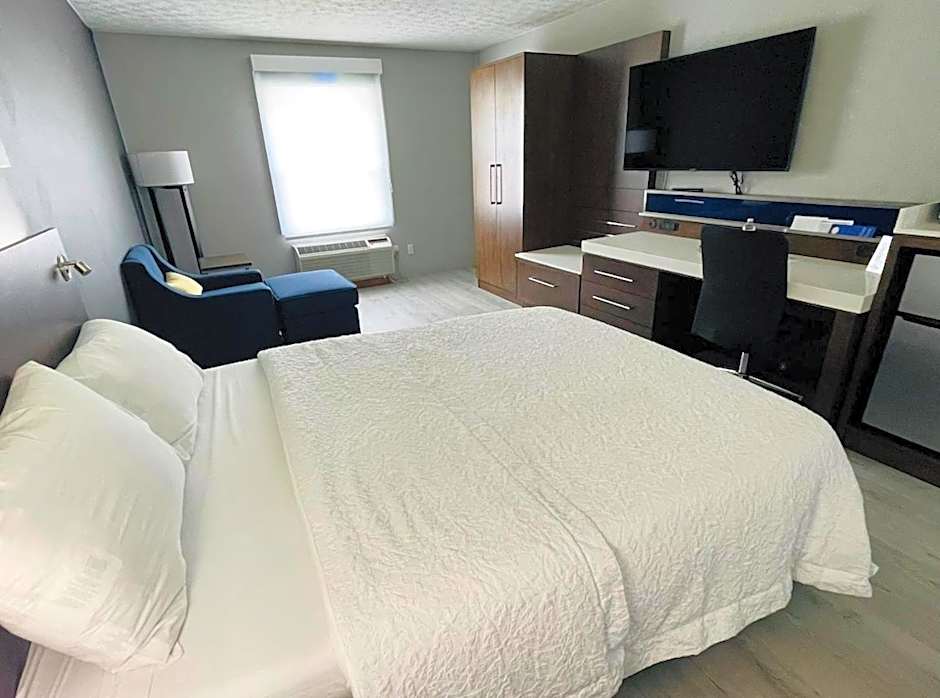 Luxor Inn & Suites, a Travelodge by Wyndham