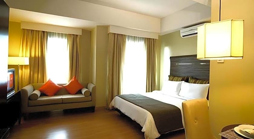 Lancaster Hotel Manila