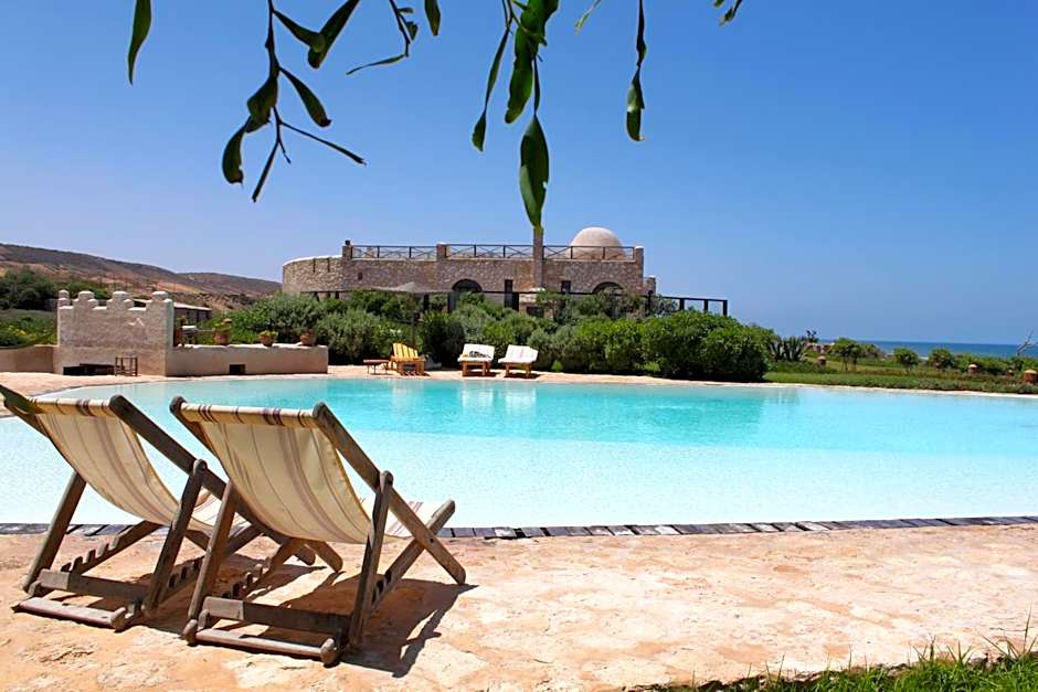 Dar Danse, the Bubble on the Beach