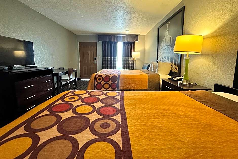 Super 8 by Wyndham Meridian