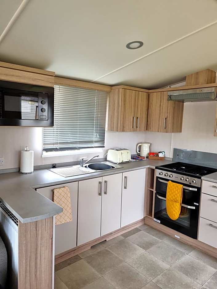 Modern Family Caravan with WiFi at Valley Farm, Clacton-on-Sea