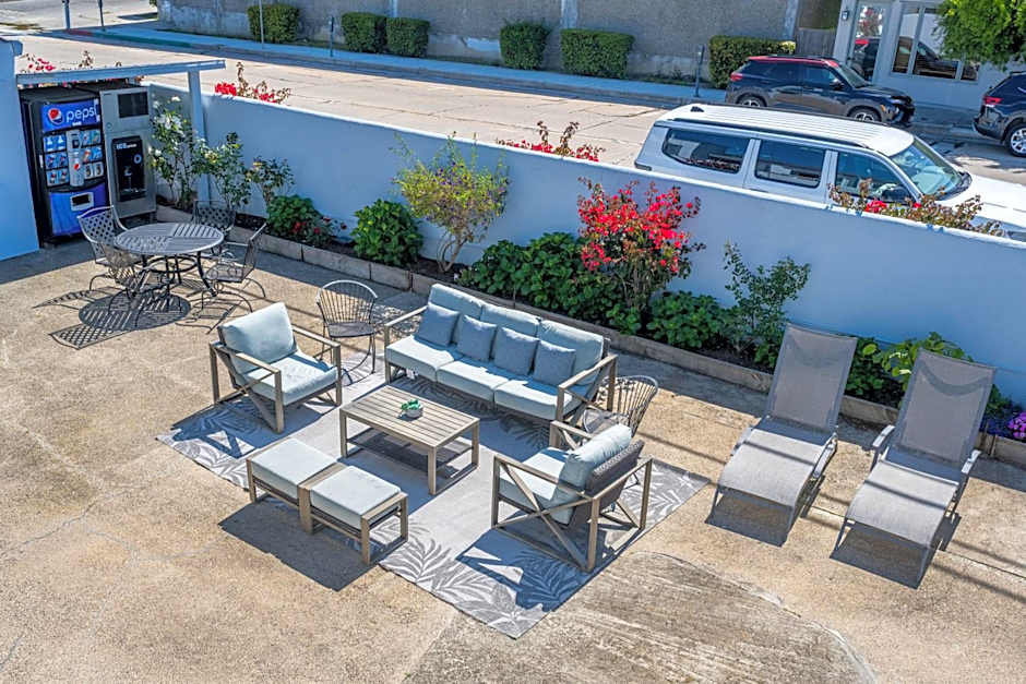 Cannery Row Inn