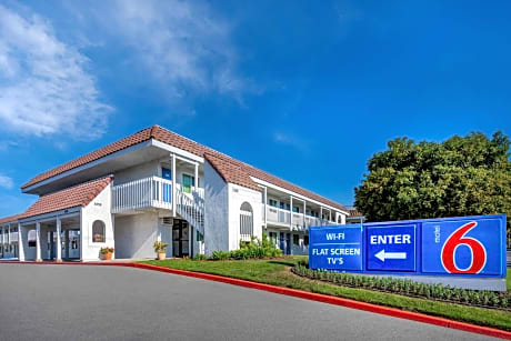 Motel 6 Santa Barbara - Carpinteria South