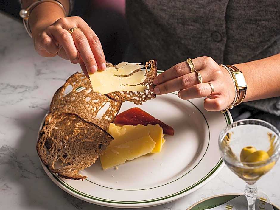 Mantra 2 Bond Street