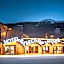 Hotel Base Camp Lodge