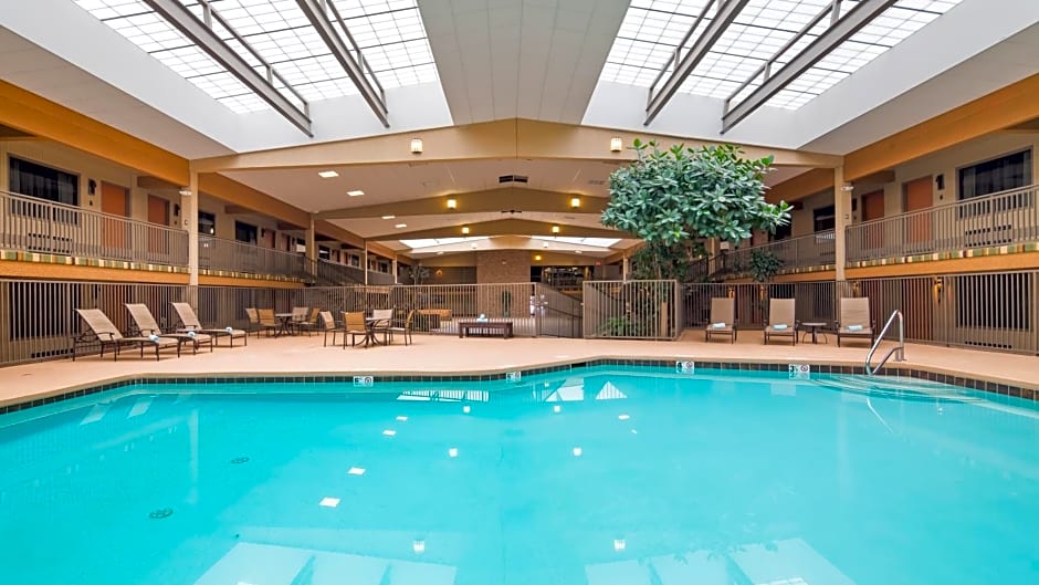 Best Western Plus Raton Hotel