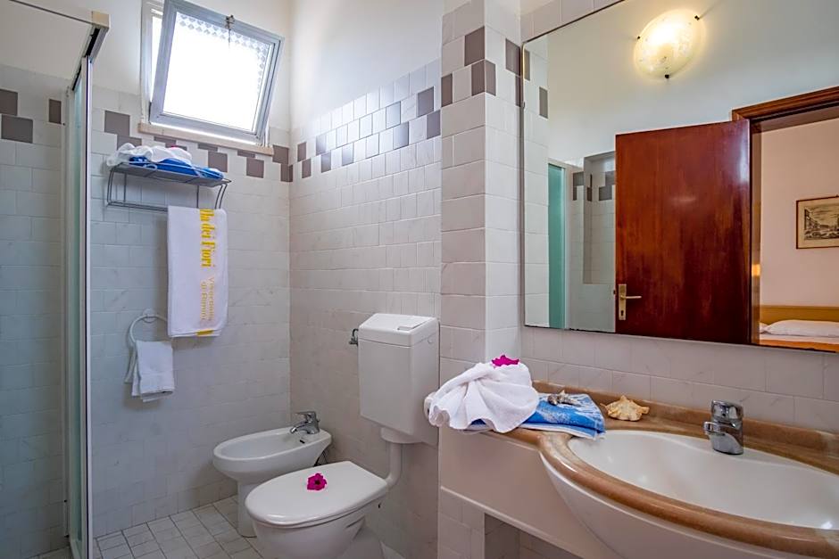 Hotel Villa dei Fiori - sul mare con piscina