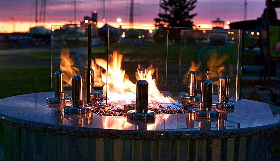Park Point Marina Inn