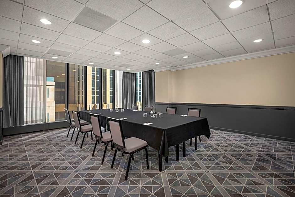 The Marquette Hotel, Curio Collection by Hilton