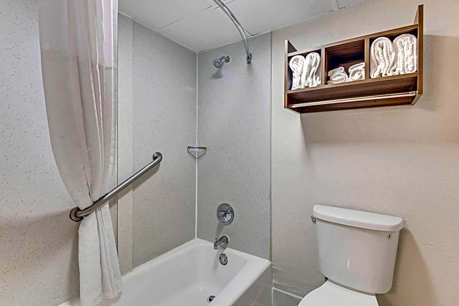 Quality Inn Dalton East