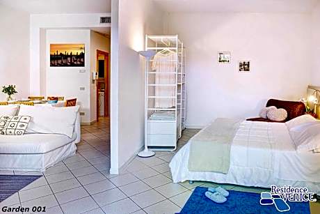 Apartment with Garden View