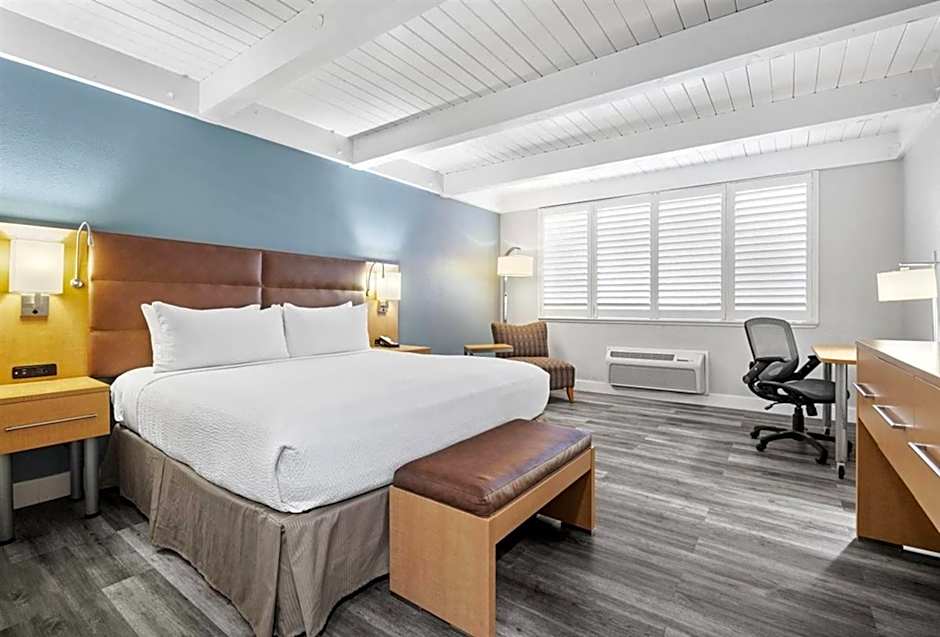 Photo 1 of 14 of 1 King Bed