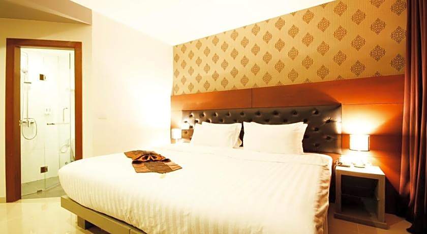 Hemingways Silk Hotel