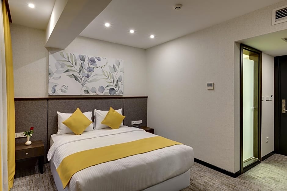 Leo Suites