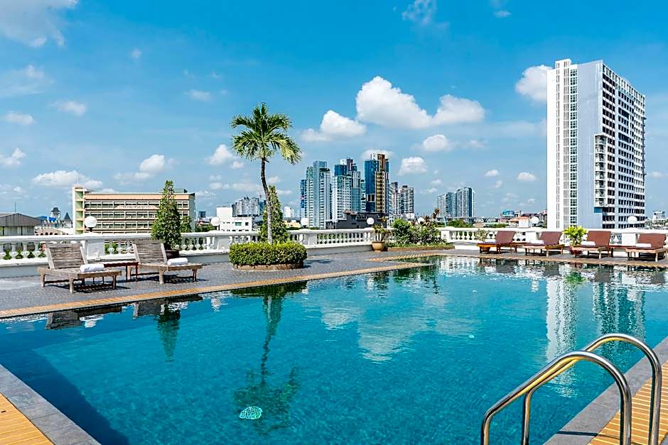 The Niran Grand Hotel