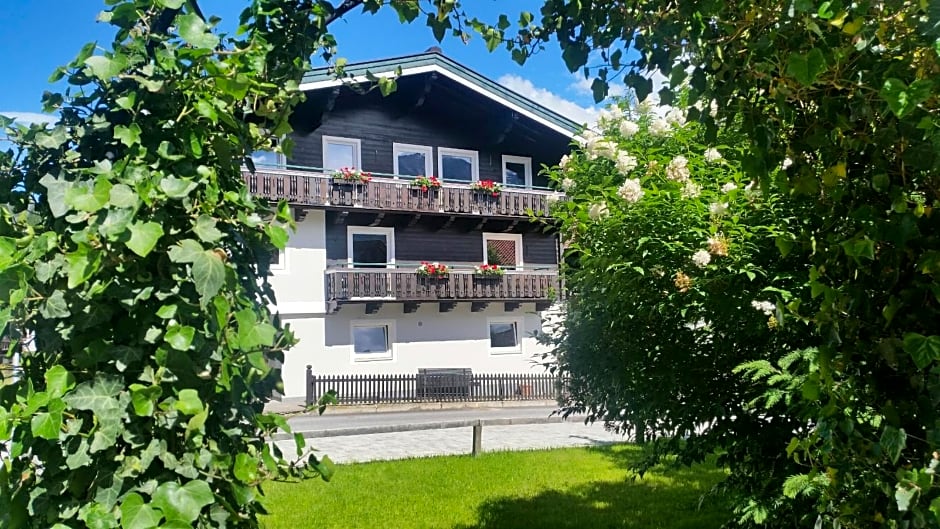 Bhome Gästehaus b&b / Apartments