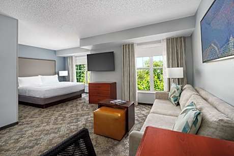 King Suite - Mobility Access/Non-Smoking