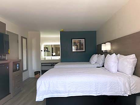 Travelers Inn & Suites