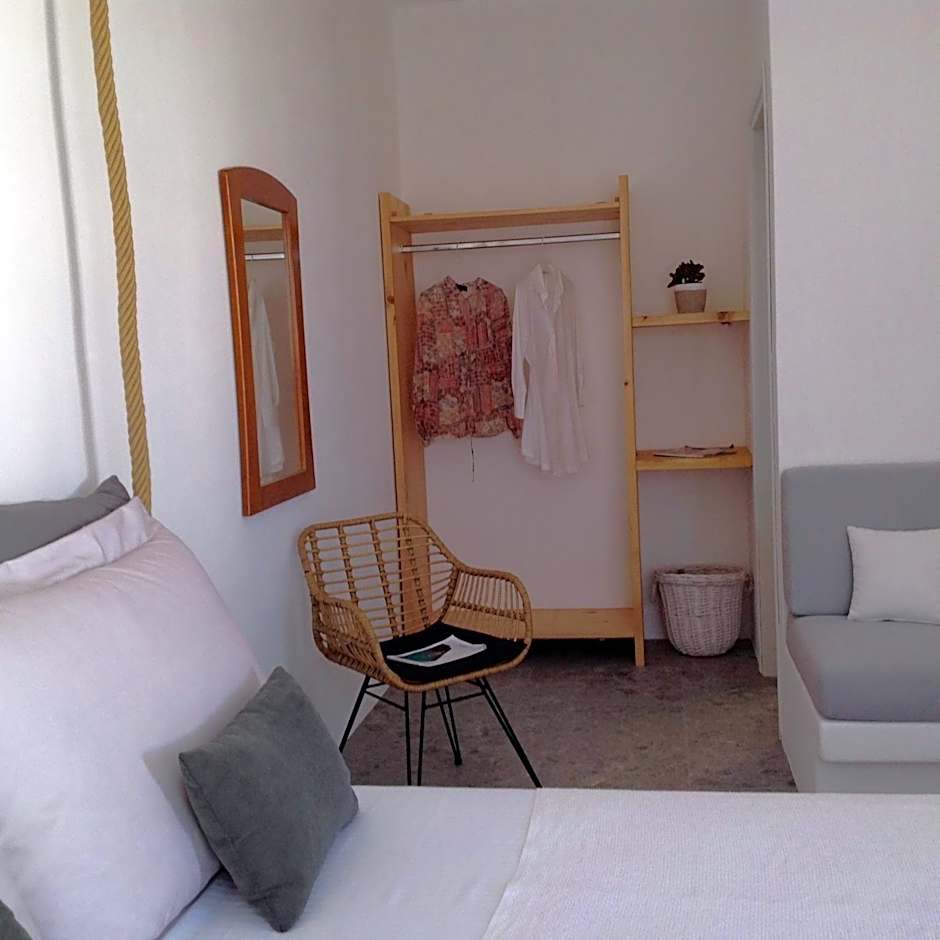 Anita Rooms & Suites Milos