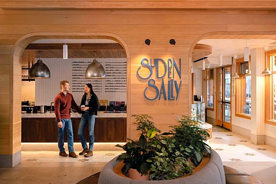 Hotel Canoe and Suites