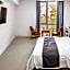 Crest72 Hotel