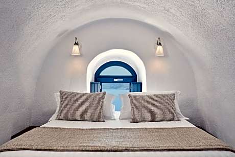 Cave Suite with Caldera View