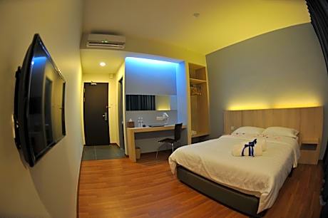 Standard Queen Room