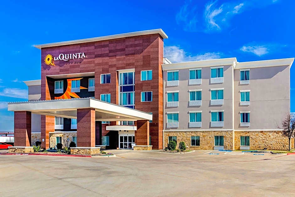 La Quinta Inn & Suites by Wyndham Northlake Ft. Worth