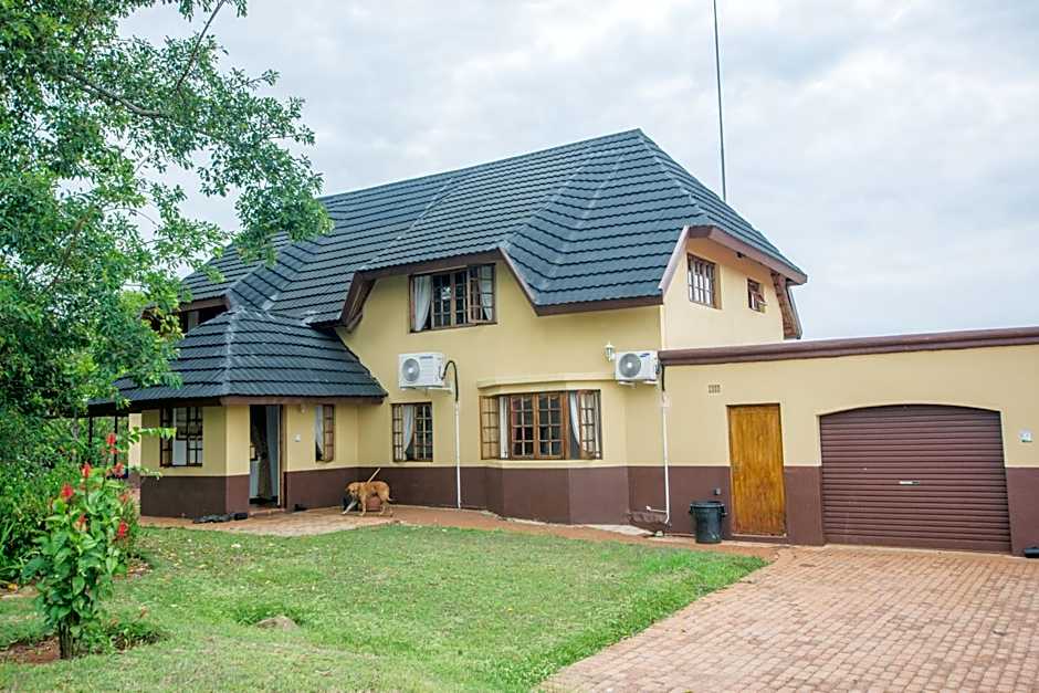 Hoyohoyo Koeltehuis Farm Lodge