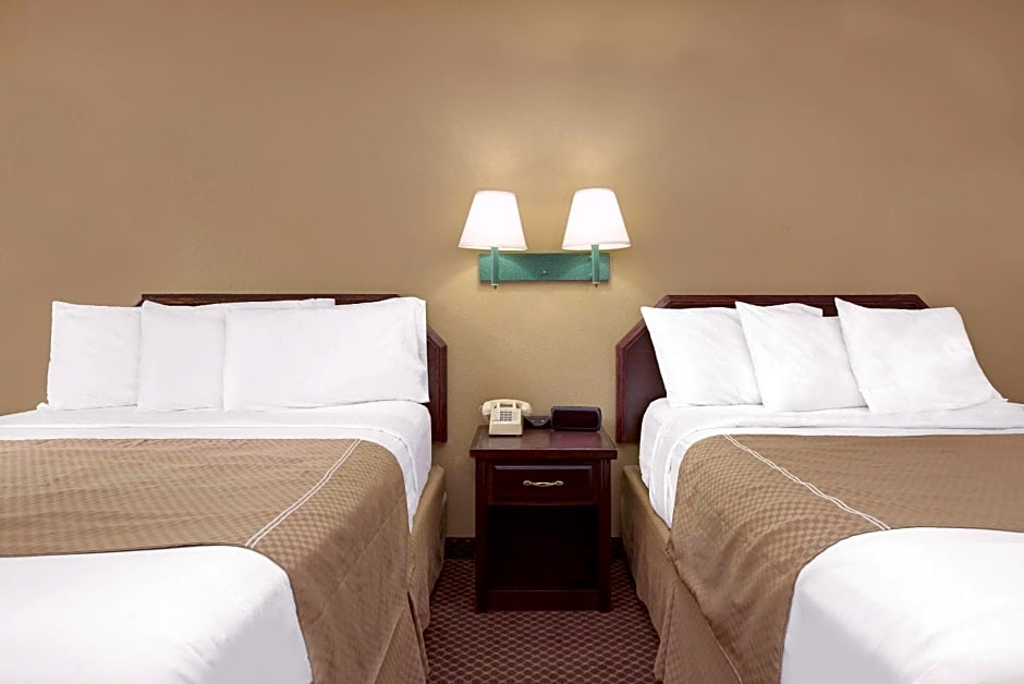 Days Inn by Wyndham Macon I-475