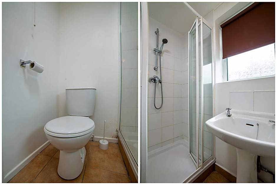 OYO The Douglas Hotel