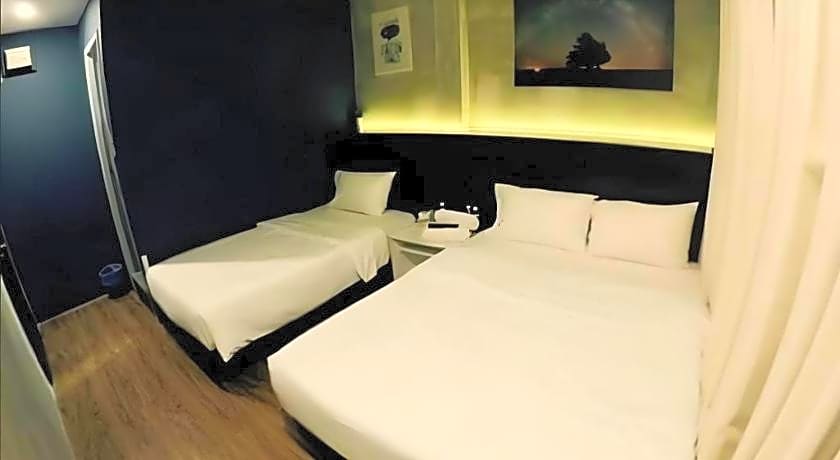 Monaco Boutique Hotel Kampung Air