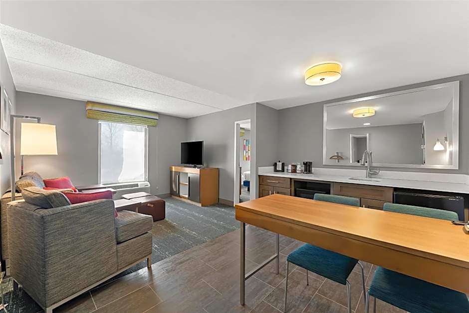 Hampton Inn By Hilton & Suites Newtown