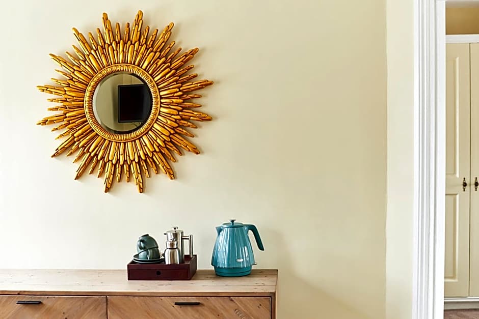 Outlaw's Guest House