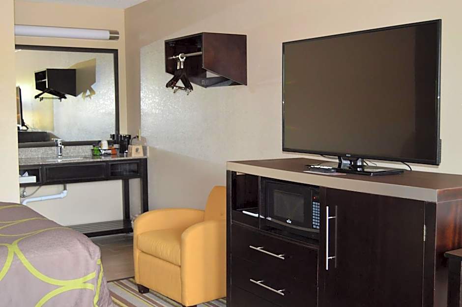 Super 8 by Wyndham Stockbridge