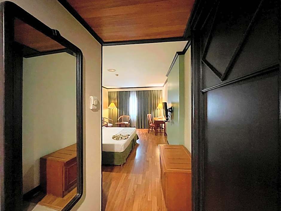Photo 1 of 11 of Deluxe Premium 1 King Bed