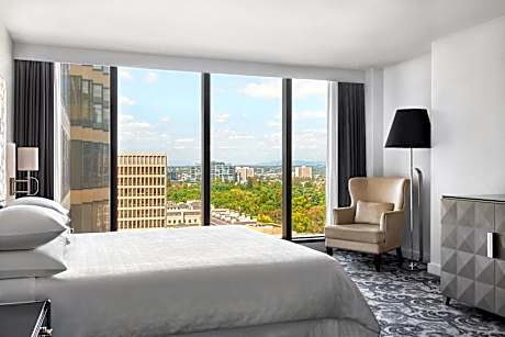 Grand Deluxe Larger King Room with Garden View - High Floor