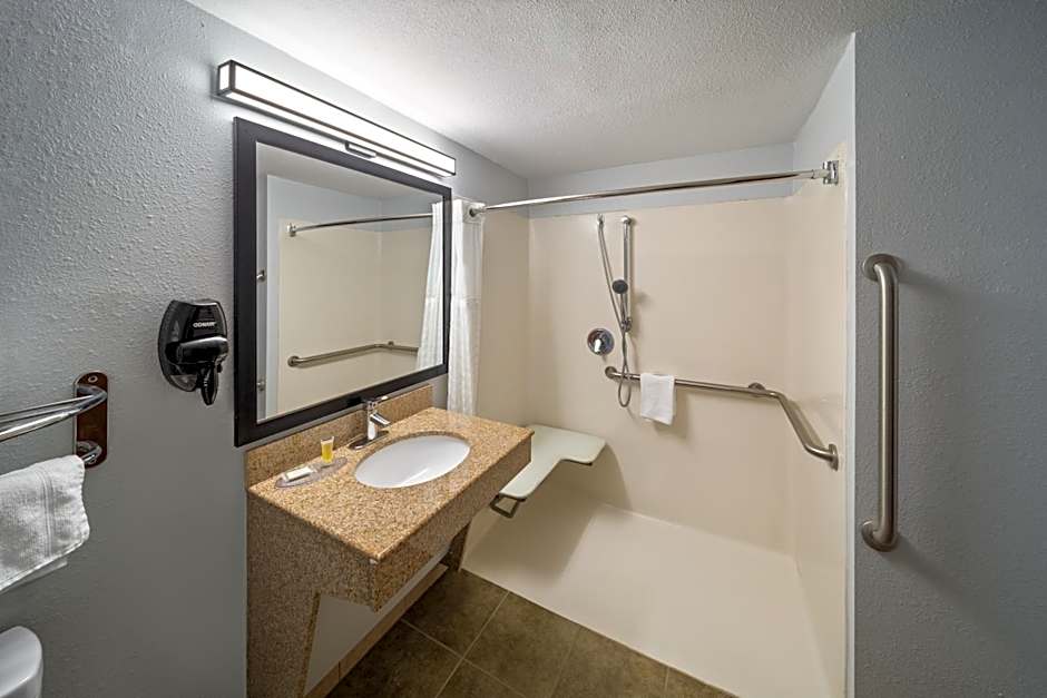 Super 8 by Wyndham Alexandria LA