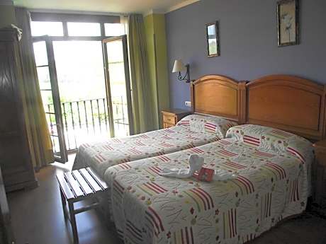 Double or Twin Room with Extra Bed (3 Adults)