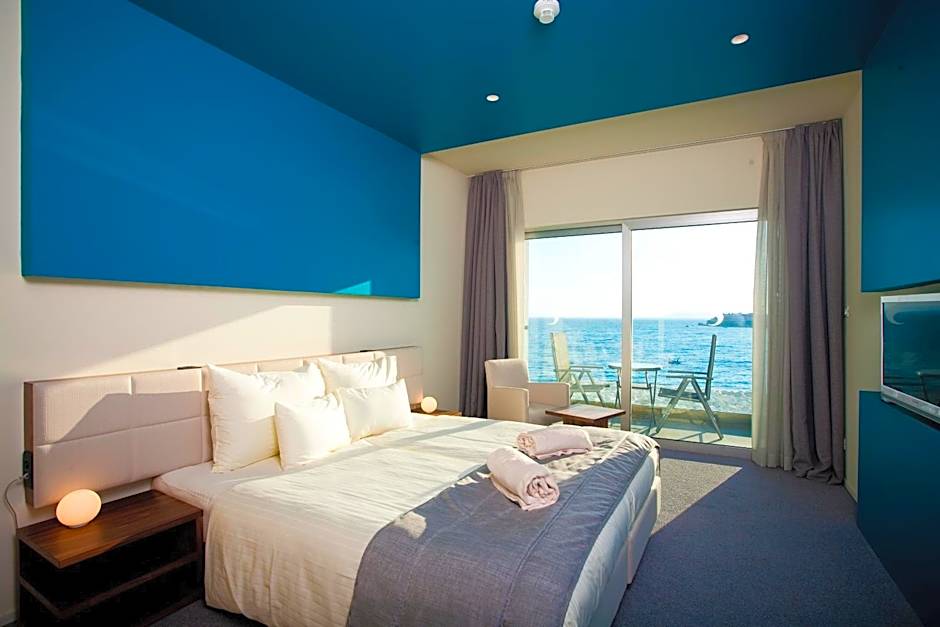 Zdjęcie 1 z 13 — Superior 1 Double Bed or 2 Beds, Sea View, Balcony