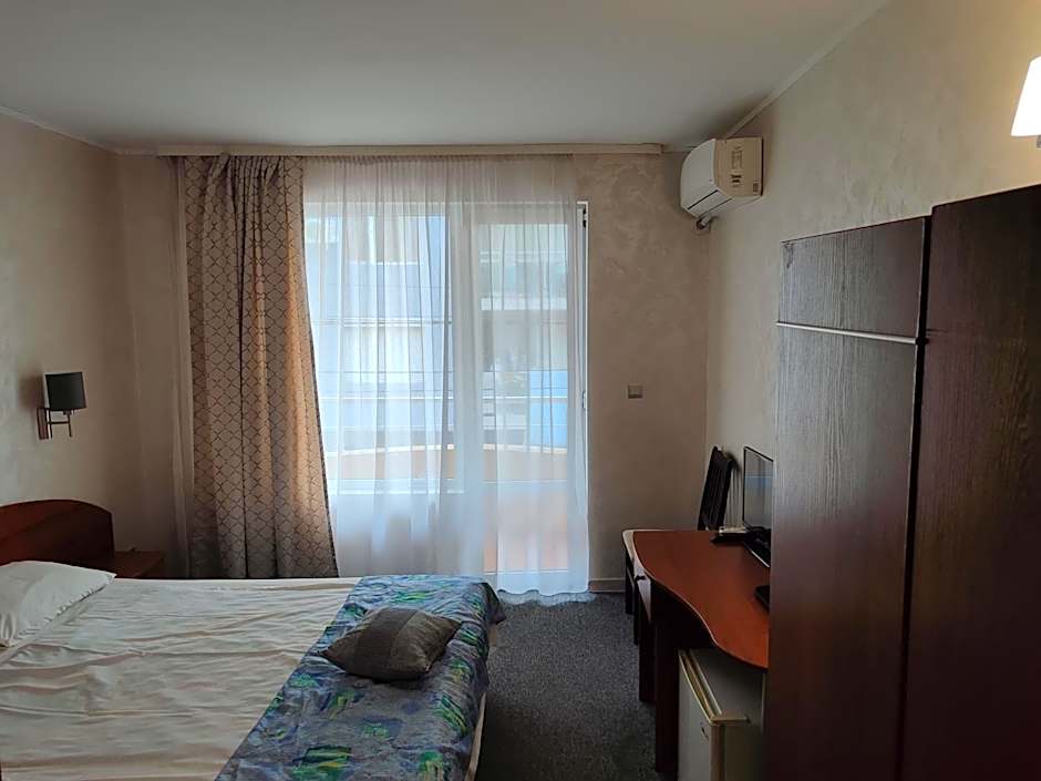 Family Hotel Lazuren Briag